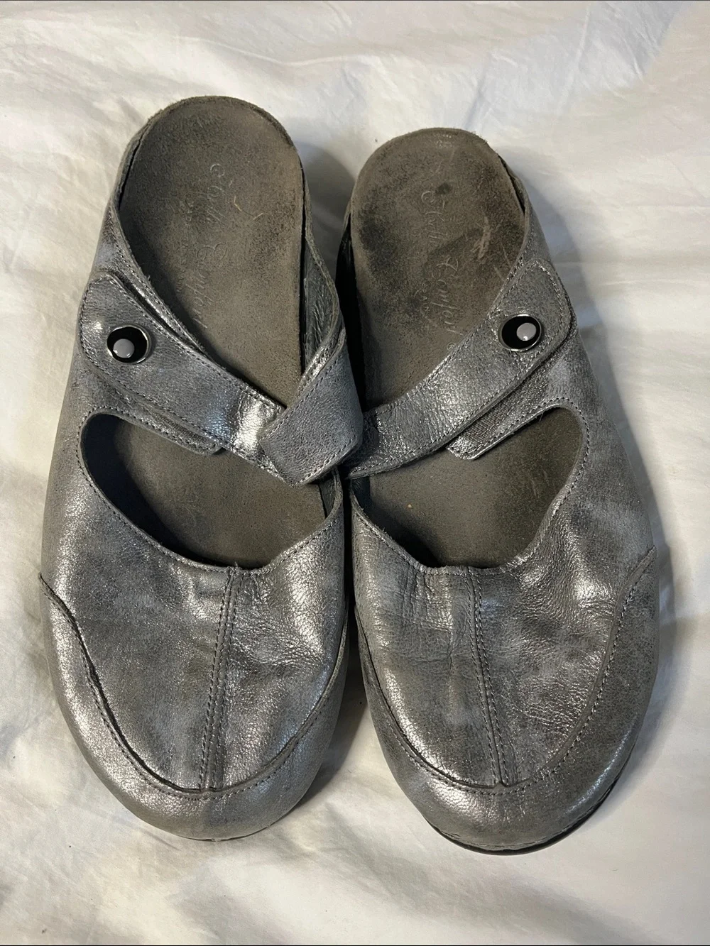Helle Comfort made in Spain Mary Jane metallic sandals